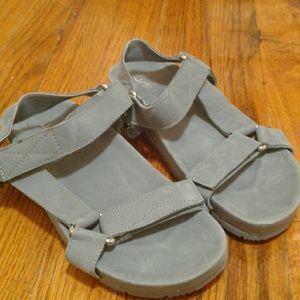 JSLIDES sandal